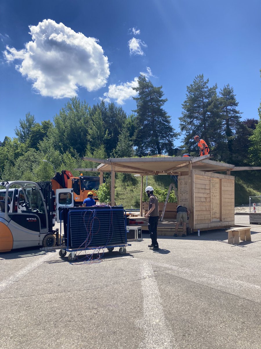 smartlivinglab's tweet image. URBAN HEAT ISLAND #UHI | Too hot? Good news: the Climate Pavilion DEMO-MI2 built by #HEIAFR is back to the #SmartLivingLab to improve the urban #microclimate in the Summer. smartlivinglab.ch/en/demo-mi2-re…