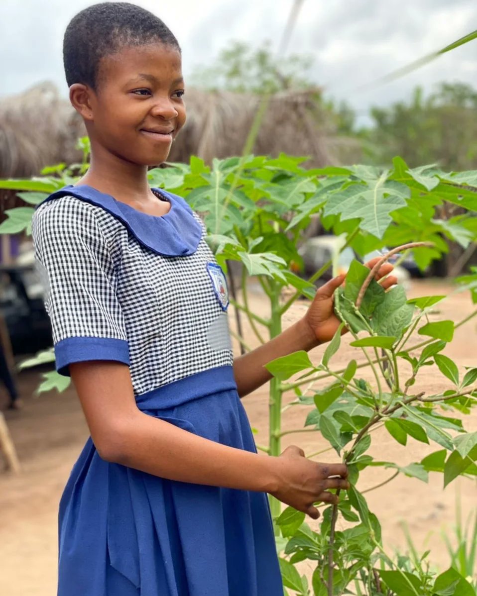 movetheworld_co's tweet photo. The MTW Book of Programme Records!
This Get Global student showed off her bean plant that she grew from month 2 of the programme #ZeroHunger.
#beanplant #learninganewskill #learnandplay #powerofyouth #education #getglobal #movetheworld #proudplantmom https://t.co/HVVfnek3Hv