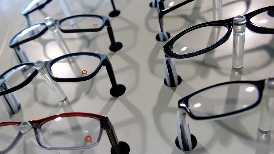 franceinfo's tweet photo. Chez les opticiens et les audioprothésistes, de nombreux "manquements" à la réforme du "100% santé", qui prévoit le "reste à charge zéro"

https://t.co/3DXgwI5CPN https://t.co/Z35iGxpStX
