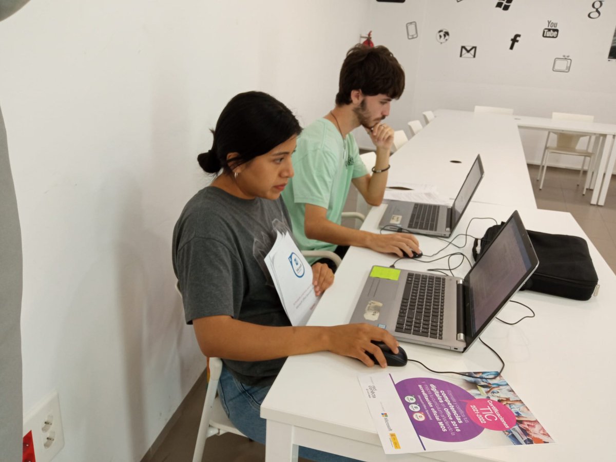 ArrabalAID's tweet photo. Continuamos con las sesiones preparatorias para las certificaciones TIC 2021-2022 (Word2016) en #CompetenciasDigitales a través de #BecaMos #RedConecta @Microsoft_es + @fundacionesplai. Un verano más favoreciendo el manejo de las #TICs y la #inclusión. https://t.co/Thvb5brqp7