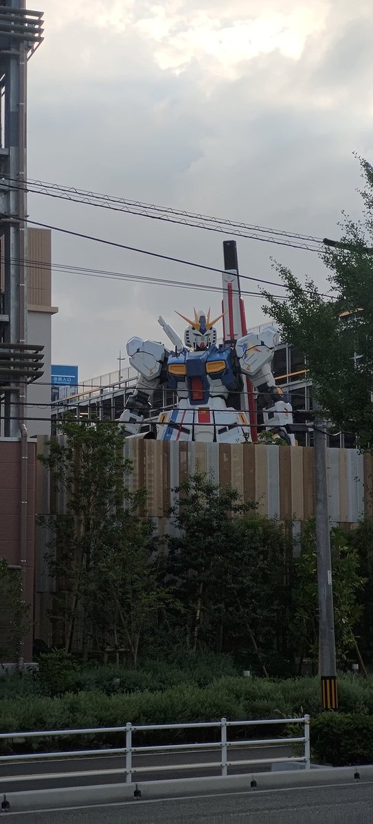 「νガンダム…かっこよかった……
※メディア欄占拠防止のためセンシティブ設定してま」|えんど＠毎週土曜昼更新のイラスト