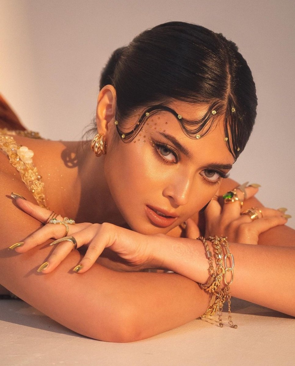 Ayy pak ganda mo o Gurl. Sana all.

RURU MADRID
#LolongDaks
WE LOVE DAKS