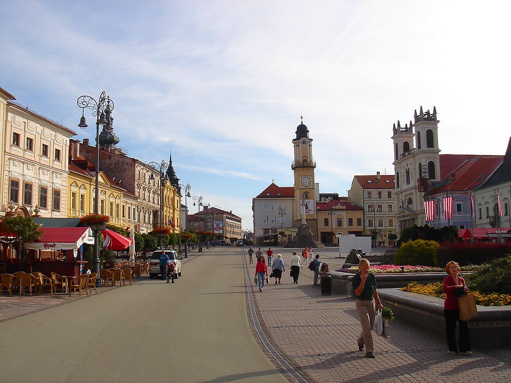 discoverSVKfr's tweet photo. Banská Bystrica est une ville située au centre de la Slovaquie.

Elle fût notamment le berceau du Soulèvement National Slovaque.

Elle possède une importante communauté française, et un lycée avec une section française ! https://t.co/y7aAQISam4