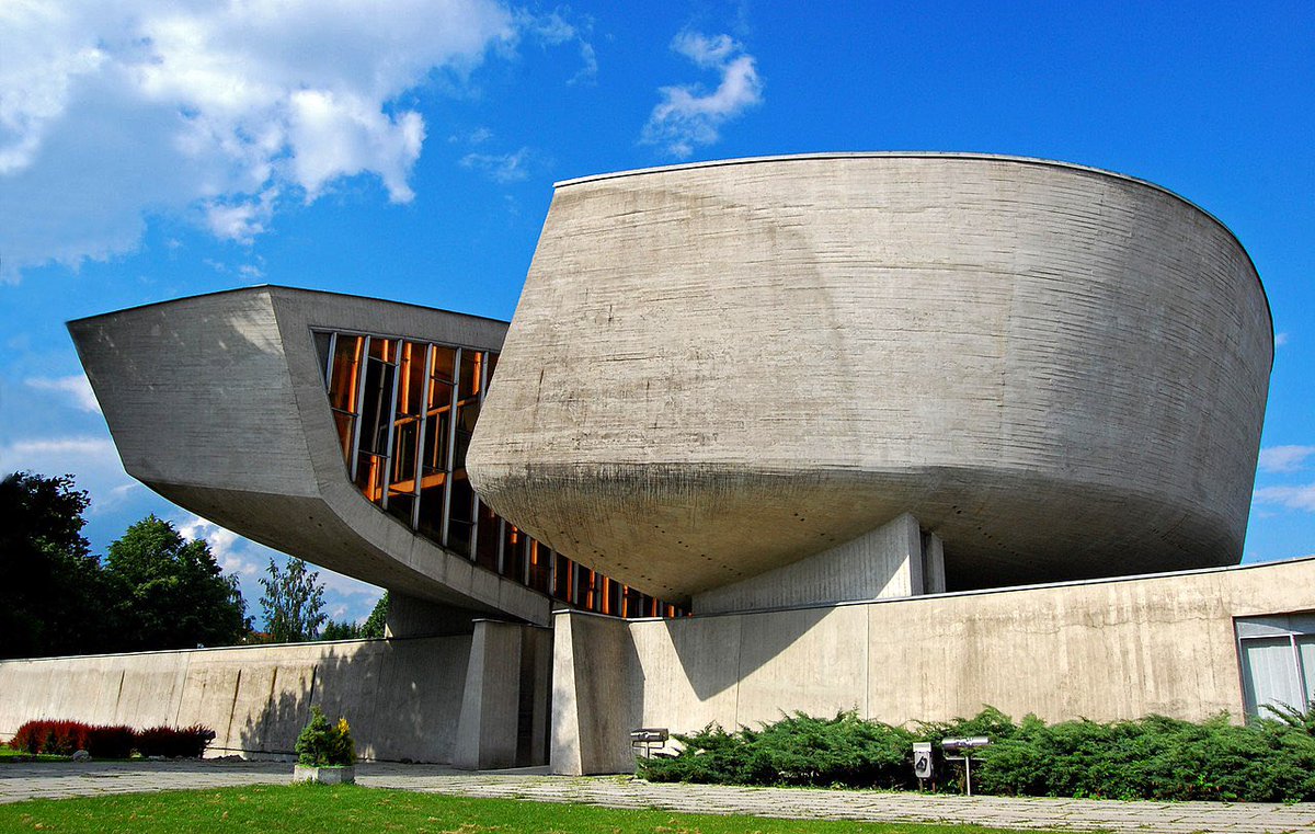 discoverSVKfr's tweet photo. Banská Bystrica est une ville située au centre de la Slovaquie.

Elle fût notamment le berceau du Soulèvement National Slovaque.

Elle possède une importante communauté française, et un lycée avec une section française ! https://t.co/y7aAQISam4