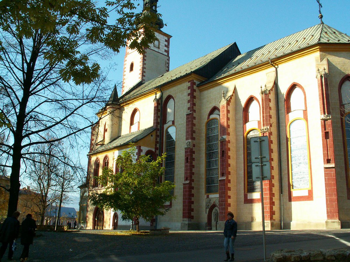 discoverSVKfr's tweet photo. Banská Bystrica est une ville située au centre de la Slovaquie.

Elle fût notamment le berceau du Soulèvement National Slovaque.

Elle possède une importante communauté française, et un lycée avec une section française ! https://t.co/y7aAQISam4