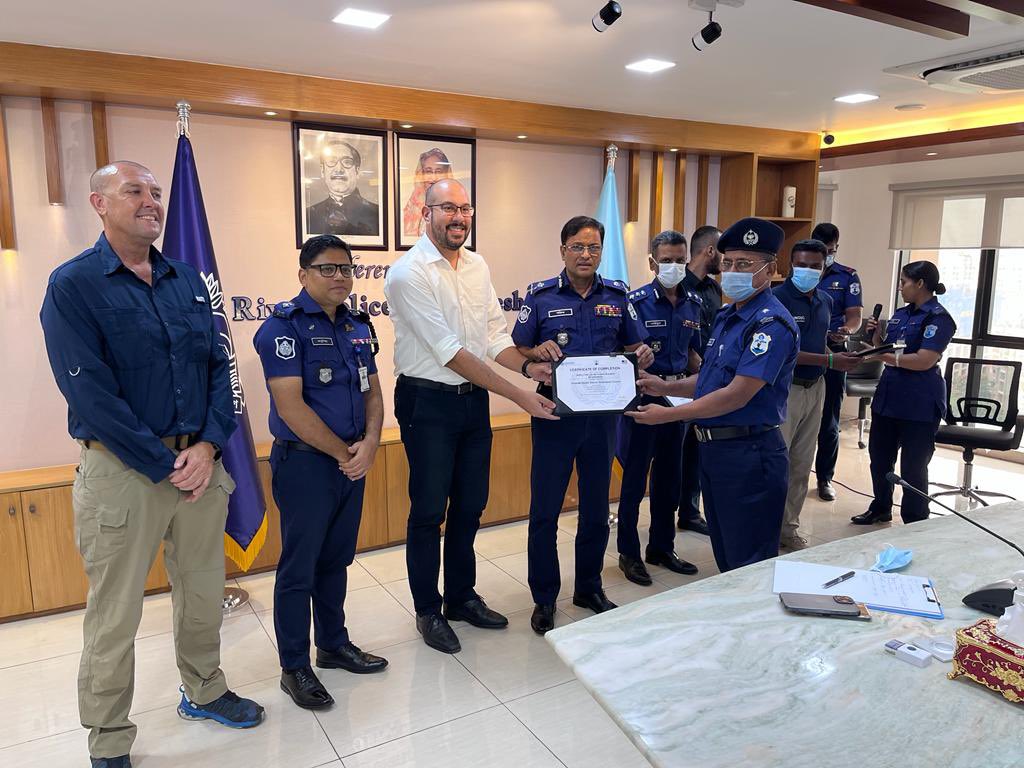 UNODC_BMB's tweet photo. #KeepingRiversSafe🌊 @UNODC_MCP in #Bangladesh 🇧🇩 completed another Pierside #VesselSearch Techniques Course for 1️⃣7️⃣ members of the Bangladesh #RiverPolice, incl. theoretical & practical sessions on:
⚒️ #ASSA
📦 Hidden compartments
🧾 Evidence handling
Supported by @StateINL 🇺🇲 https://t.co/iQy3IAXBYR