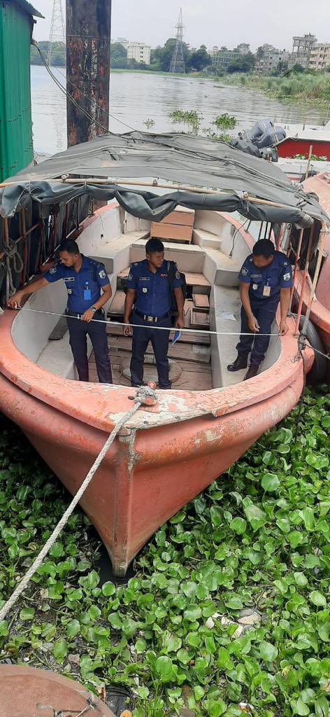 UNODC_BMB's tweet photo. #KeepingRiversSafe🌊 @UNODC_MCP in #Bangladesh 🇧🇩 completed another Pierside #VesselSearch Techniques Course for 1️⃣7️⃣ members of the Bangladesh #RiverPolice, incl. theoretical & practical sessions on:
⚒️ #ASSA
📦 Hidden compartments
🧾 Evidence handling
Supported by @StateINL 🇺🇲 https://t.co/iQy3IAXBYR