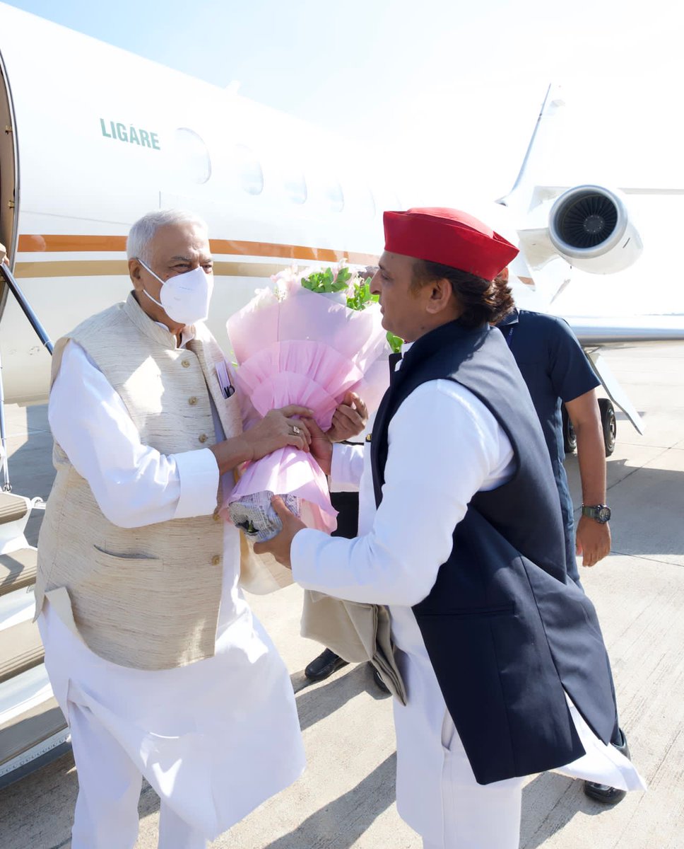 samajwadiparty's tweet photo. मा. राष्ट्रीय अध्यक्ष श्री अखिलेश यादव जी ने राष्ट्रपति पद हेतु विपक्ष के संयुक्त उम्मीदवार श्री यशवंत सिन्हा जी के लखनऊ आगमन पर उनका स्वागत एवं अभिनंदन किया। https://t.co/trmqoy5W0p