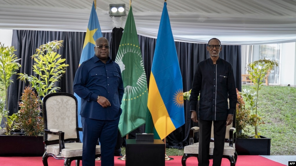 ACNews_org's tweet photo. ☷[ 🔴 ACNEWS - ARTICLES CHOISIS DU JOUR ]
CAMEROUN: FMI, &amp; dépenses...    →   RDC - RWANDA en ANGOLA: Rencontre à Luanda  →   MALI: Levée des sanctions, victoire, espoirs...  | À LIRE Sur ACNews - https://t.co/Yu6znHyrfH 
#ACNews #Jour | https://t.co/EmAuZBQo3c