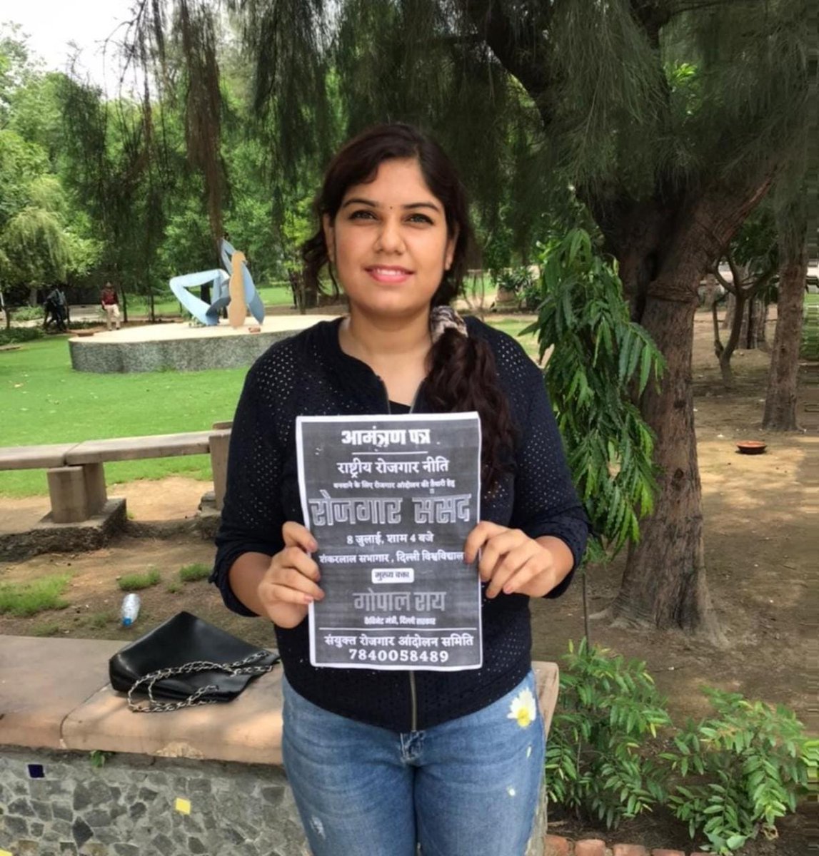 AnushaSingh50's tweet photo. नफ़रत नहीं रोज़गार चाहिए , जीने का अधिकार चाहिए !!
@AapKaGopalRai 
#andolansansad https://t.co/unlXp9w4Tv