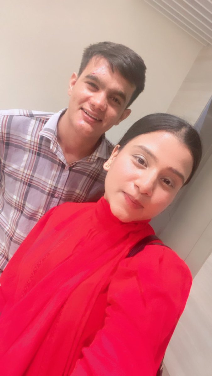 queenzen_crypto's tweet photo. Yesterday met with the face of @web3bharat who is building an amazing community and helping to advance the people throughout the nation about web3 and NFT’s.  
@theceosahab 🌟 

#Web3 #Crypto $BTC  $ETH #Artist https://t.co/IfEw45IyEz