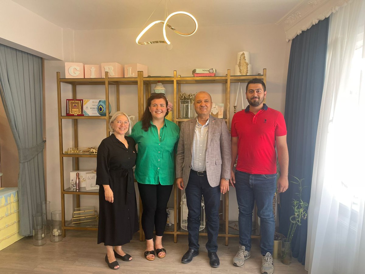 ilhamiOzcanAygn's tweet photo. Süleymanpaşa ilçemizde BS Event Weddıng  adıyla faaliyet gösteren işletme sahibi; Büşranur Pelen’i İl Kadın Kolları Başkanımız Nurten Yontar ve Süleymanpaşa İlçe Gençlik Kolları Başkanımız Burak Karadağ’yla birlikte ziyaret ettik. https://t.co/kreosEVbTW