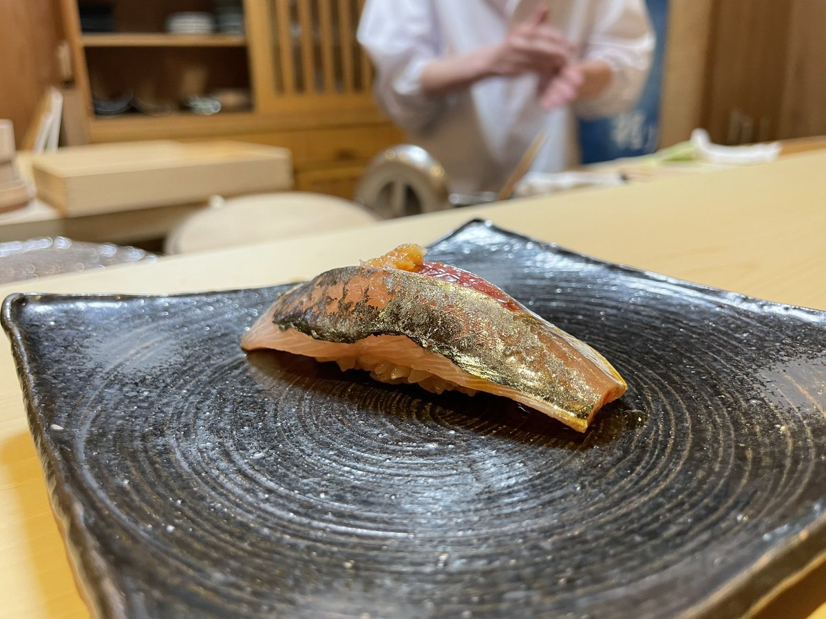 nmmn910's tweet photo. 結婚して2年経ちました！
普段はなかなか食べれない回らないお寿司をいただきました🍣
#福元　#下北沢 https://t.co/rv3zSCgUZS