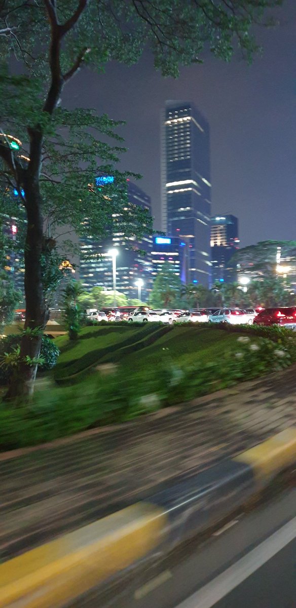 MercyZheng's tweet photo. Pulang dulu ya...
Jakarta itu bikin tua di jalan 😪 
Ngantuk...tidur dulu sebentar...sapa tau bangun jadi lebih muda 3 bulan 😌

I'll see you when i see you 🌬 https://t.co/5ZzT4HTLPq
