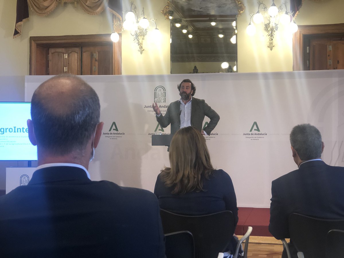 fruittoday's tweet photo. Hoy se presenta en Almería #Agrointel la plataforma de asistencia a la planificación de la producción y la comercialización de @AndaluciaJunta Un hito para el sector ⤵️
@CarmenCrespoPP
@agripesca @AgapaAndalucia @aranchamartinpp https://t.co/nhsrxga8zm