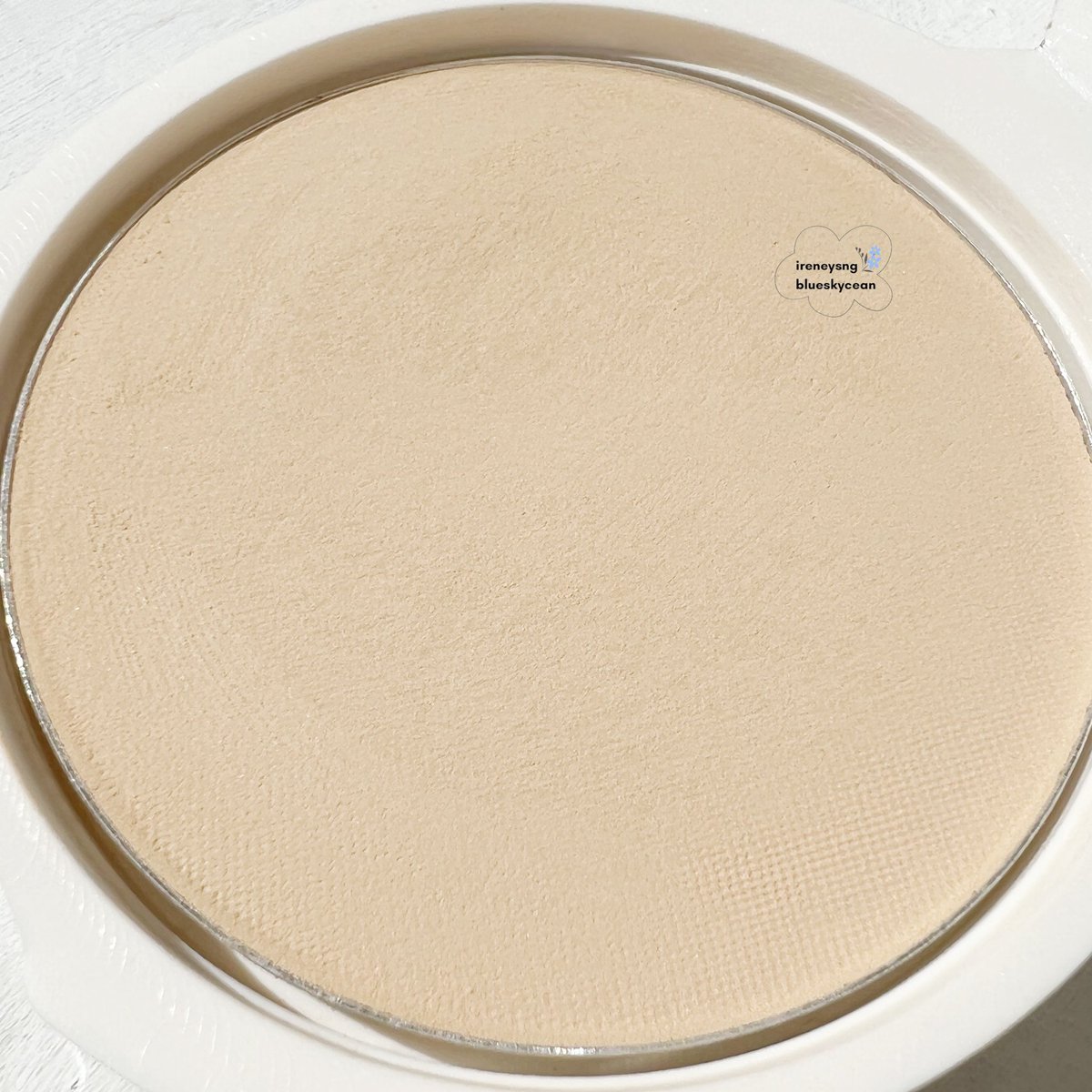 blueskycean's tweet image. Aku mau review produk compact powder yg lagi aku pakai😍

Oil Controlnya mantep banget sih😭👍
Coveragenya juga lumayan banget menurutku🫶

Harganya? 70ribuan.
Tapi ini belum harga diskon👀

— review by iren

#racuninmakeup
#racuninskincare