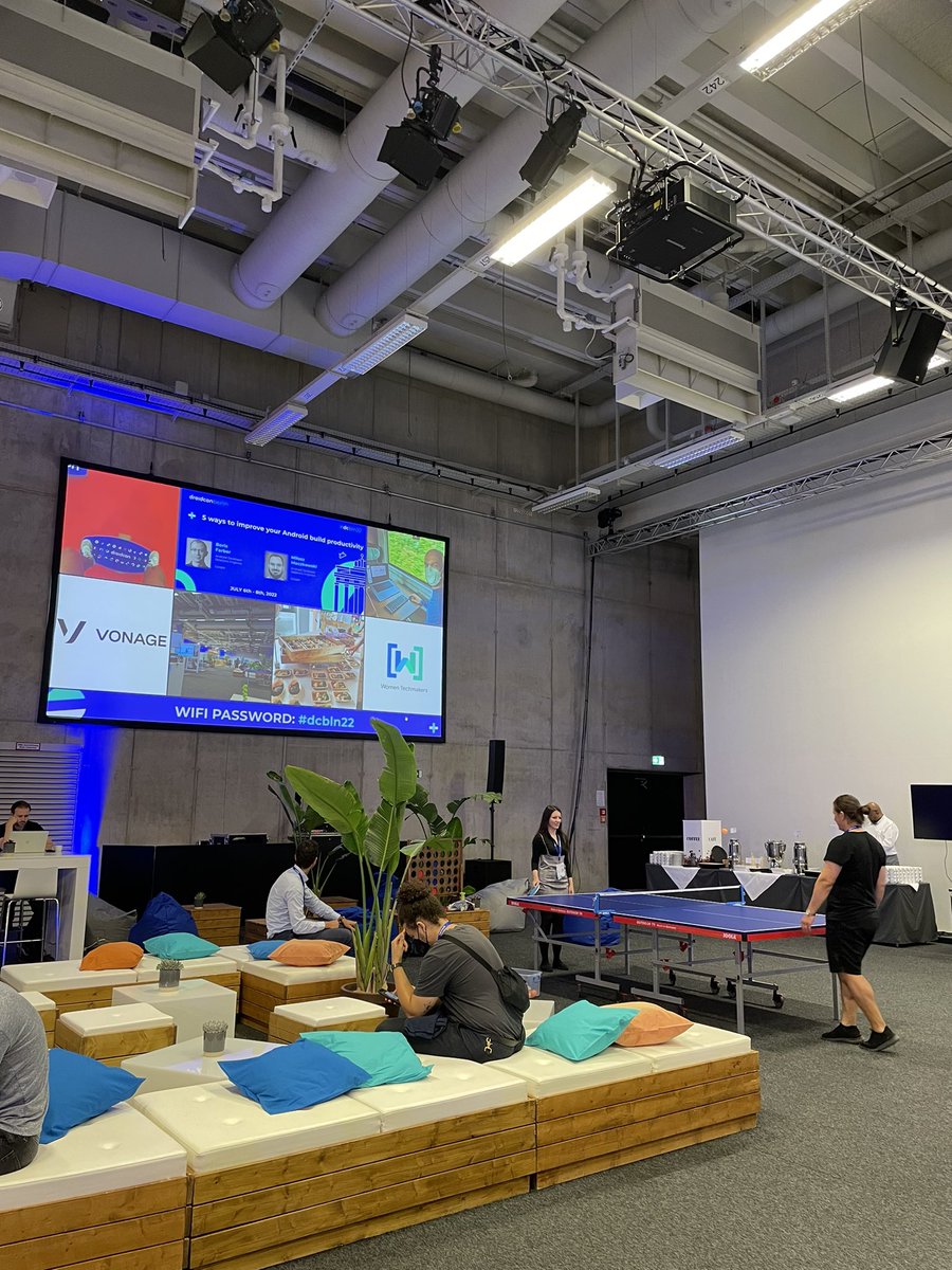 droidconBerlin's tweet photo. DAY 2 #dcbln22 https://t.co/pVJEJ66pgc