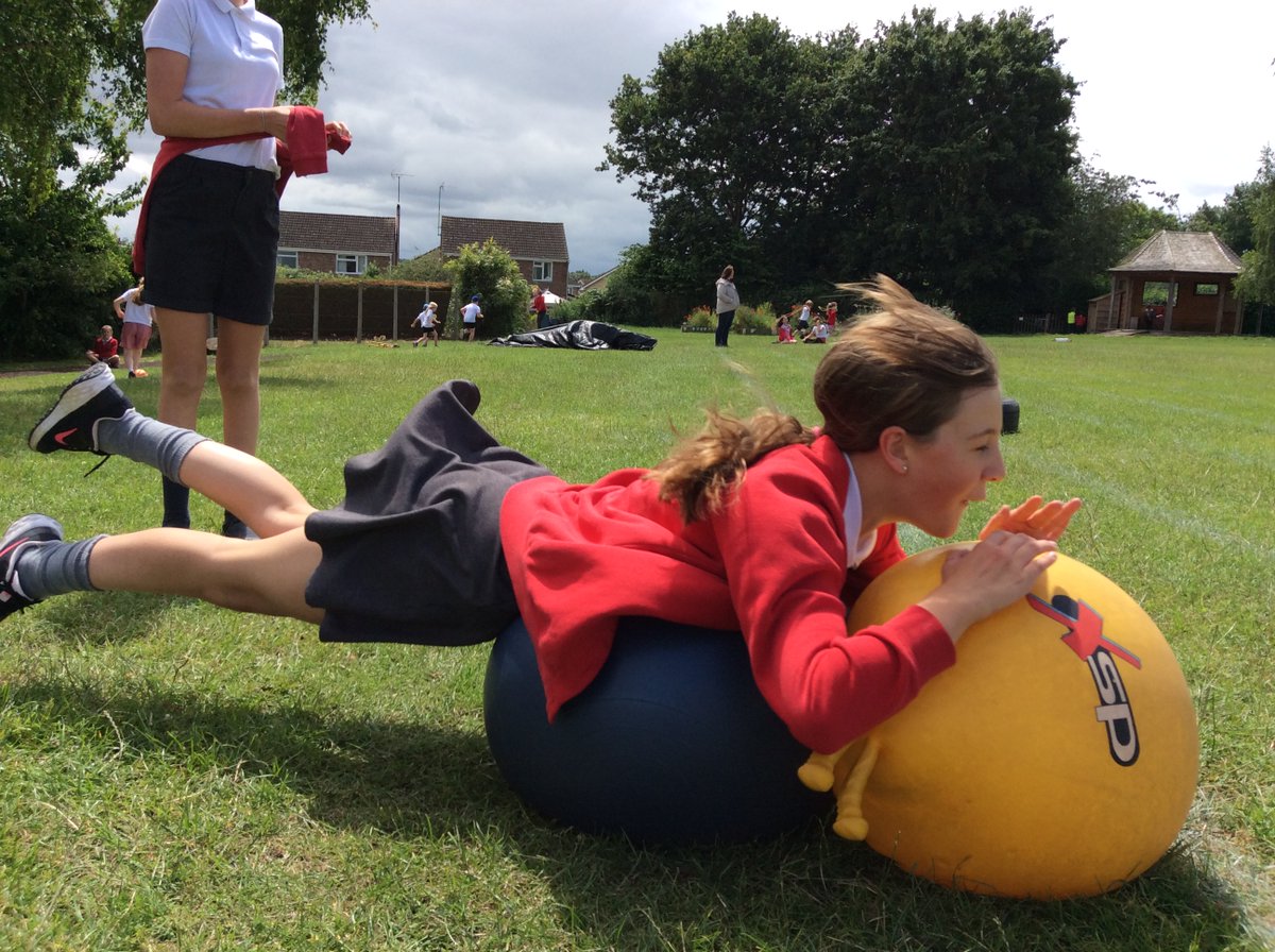 MonktonParkPlay's tweet photo. Always having the best time! 😃 @MonktonParkSch @OPAL_CIC #opalschools https://t.co/C37yICg9oD