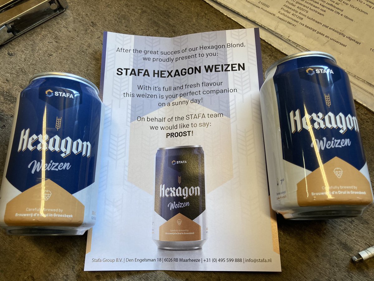 audiporn13's tweet photo. Kijk dat is nou een leverancier die het snapt . Een lekker biertje bij de bestelling bouten en moeren 👌🏻
Thanks #Stafa 👍 https://t.co/H2nhyY0uaZ