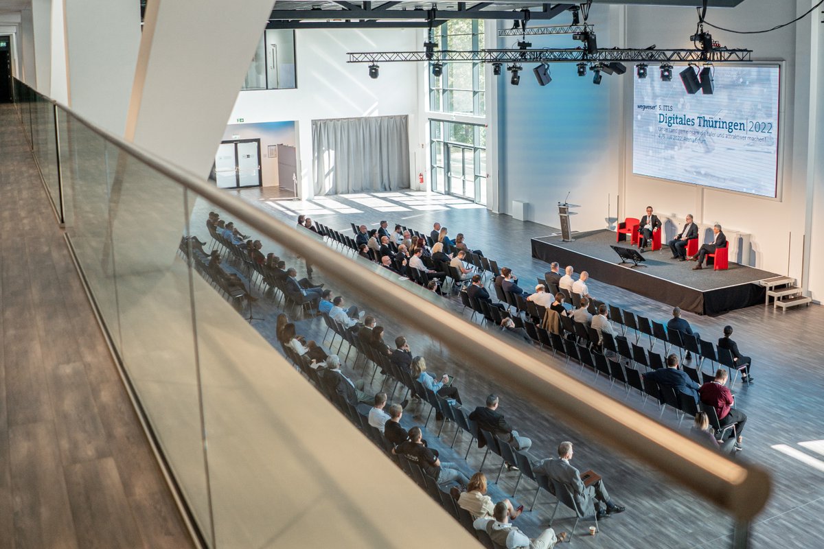 batix's tweet photo. Das Motto der IT-Leistungsschau des @ITnet_TH “Unser Land gemeinsam digitaler und attraktiver machen!” ist auch unser Ansporn. An zwei Tagen haben sich in Erfurt zahlreiche Akteure aus Wirtschaft und Verwaltung in den gemeinsamen Austausch gewagt. 💻 Wir waren dabei. 💙 #batix https://t.co/2vOlH3j8ub