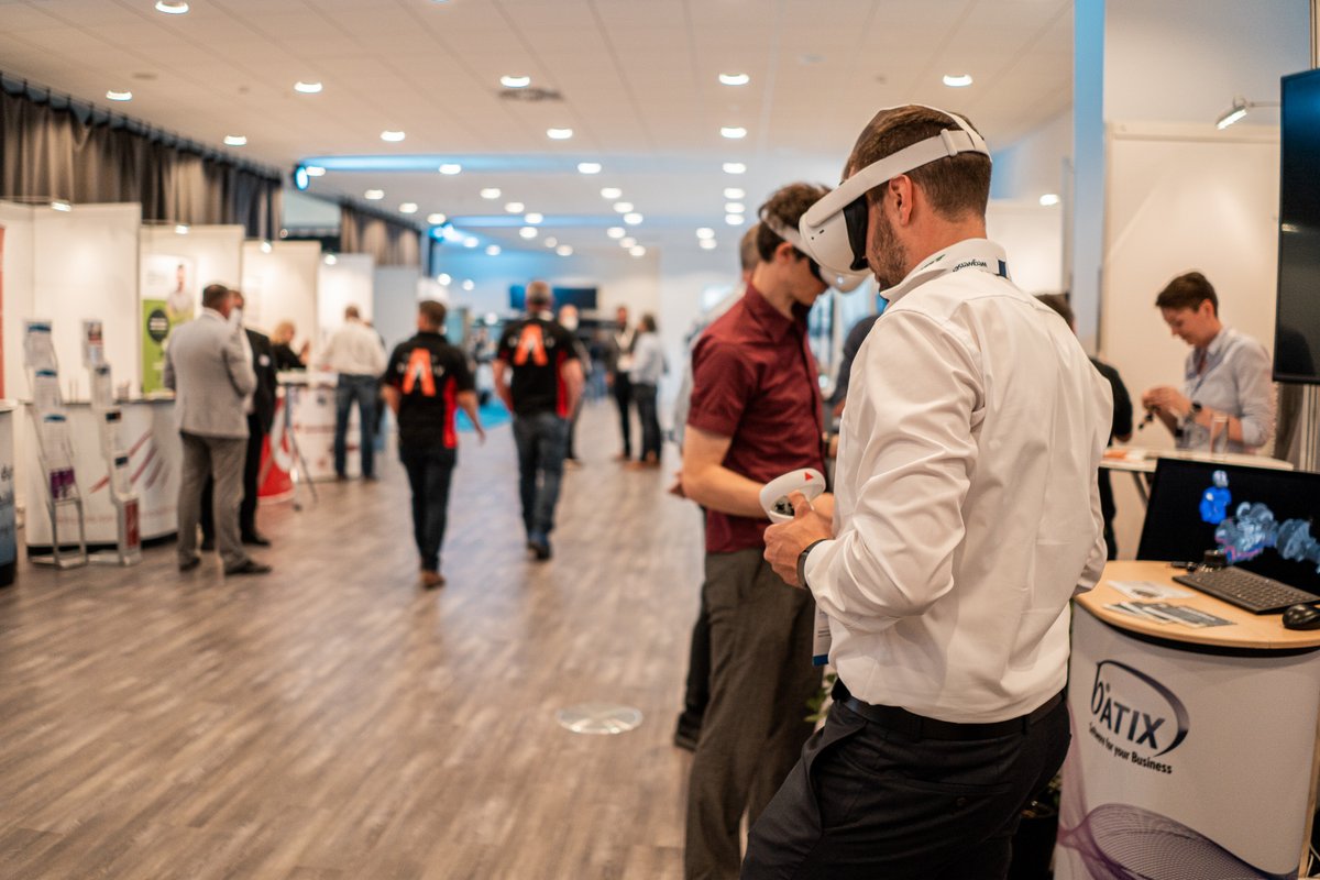 batix's tweet photo. Das Motto der IT-Leistungsschau des @ITnet_TH “Unser Land gemeinsam digitaler und attraktiver machen!” ist auch unser Ansporn. An zwei Tagen haben sich in Erfurt zahlreiche Akteure aus Wirtschaft und Verwaltung in den gemeinsamen Austausch gewagt. 💻 Wir waren dabei. 💙 #batix https://t.co/2vOlH3j8ub