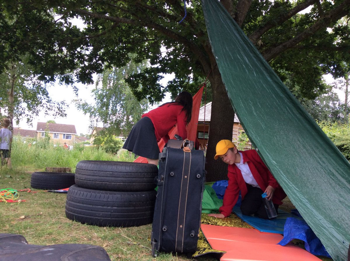 MonktonParkPlay's tweet photo. Fantastic den-building 😎 @MonktonParkSch @OPAL_CIC #opalschools https://t.co/7K3yjmMH4X