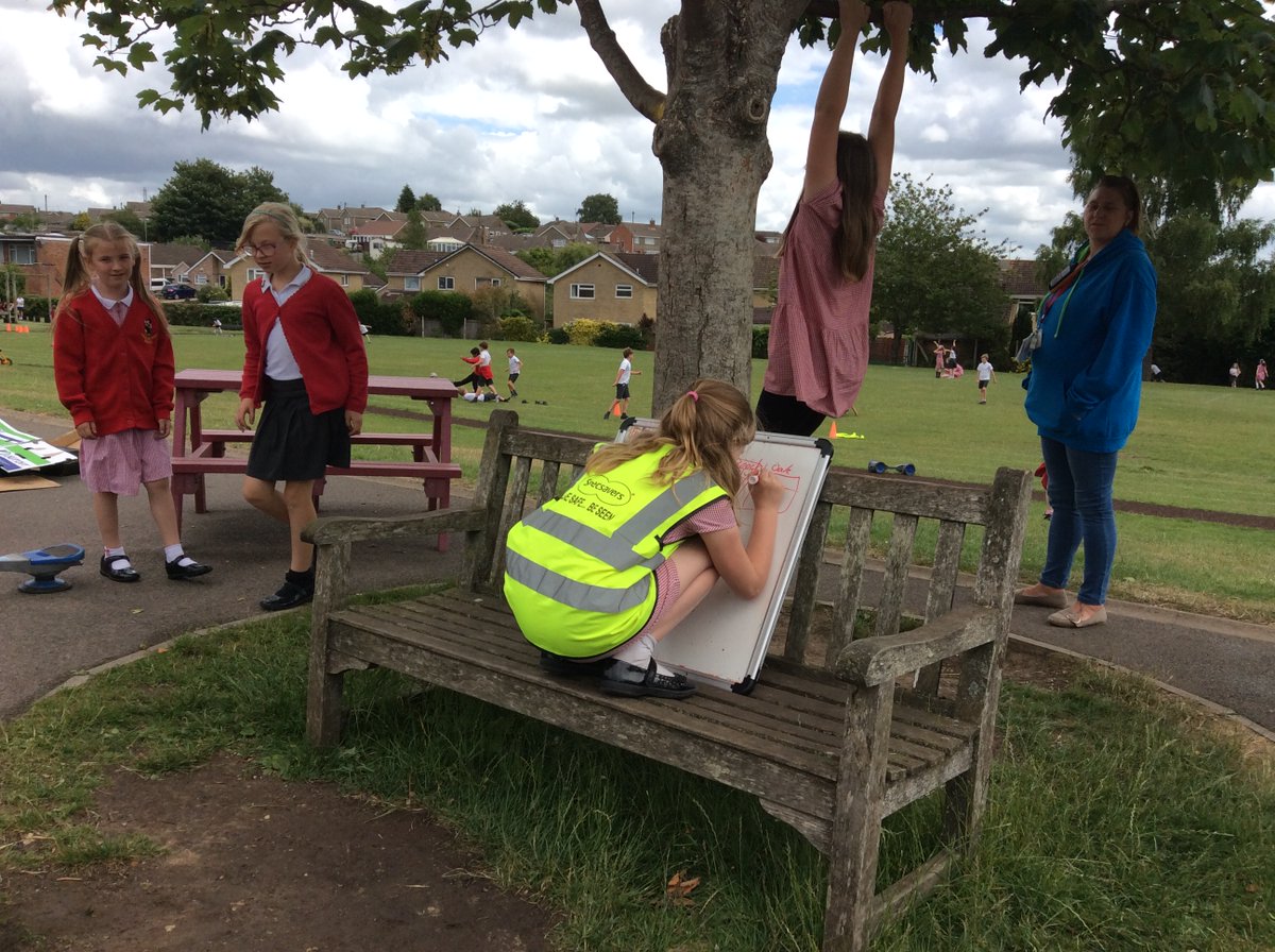 MonktonParkPlay's tweet photo. Just hangin' around! @OPAL_CIC @MonktonParkSch #opalschools https://t.co/dVUzz5asAf
