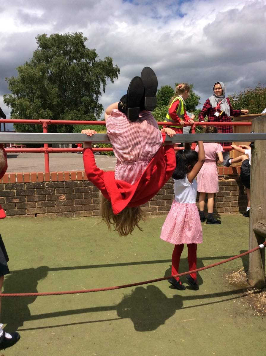 MonktonParkPlay's tweet photo. Just hangin' around! @OPAL_CIC @MonktonParkSch #opalschools https://t.co/dVUzz5asAf