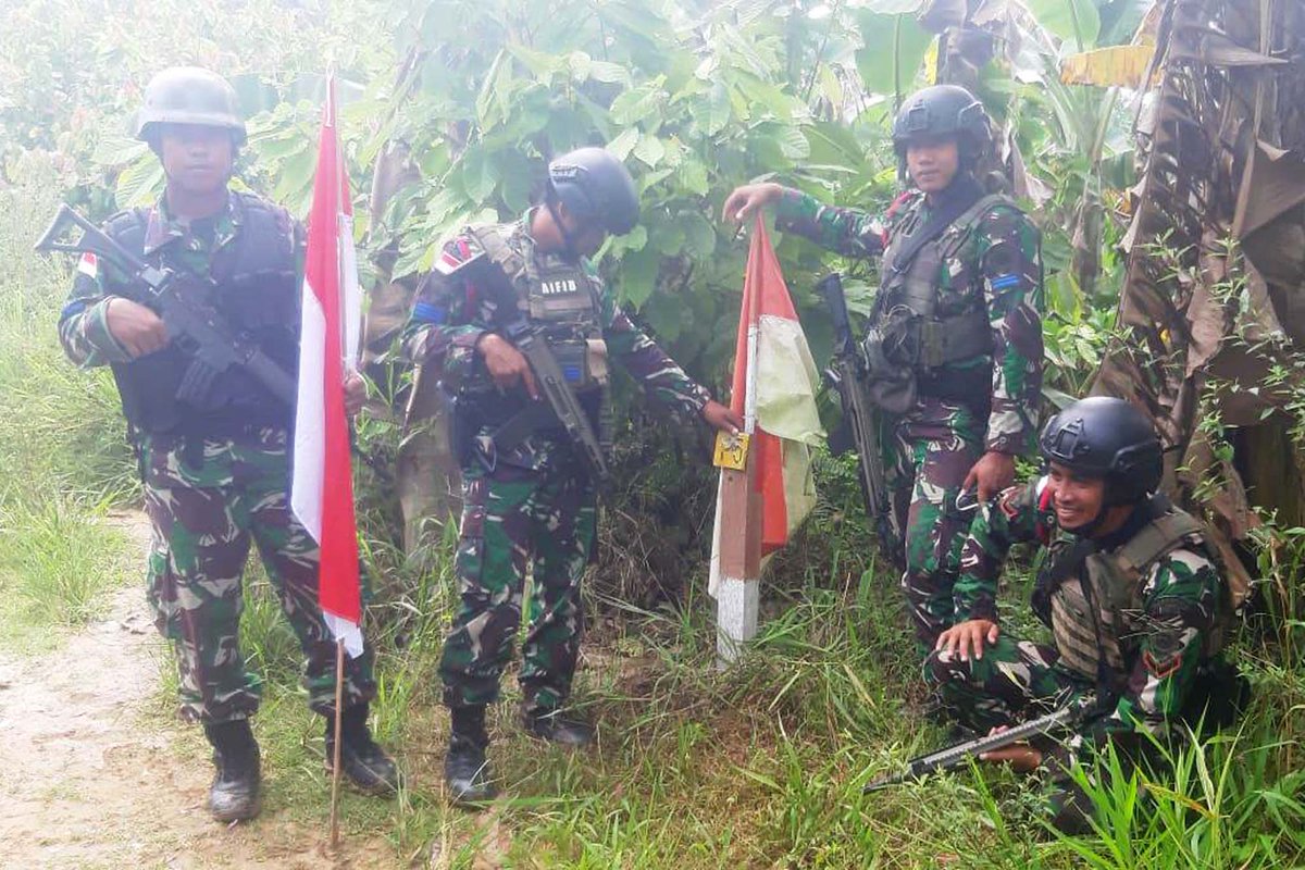 Puspen_TNI's tweet photo. Tak Kenal Lelah, Prajurit Marinir TNI AL Patroli Patok Perbatasan Indonesia-Malaysia Di Pulau Sebatik.

#TNI #TNIAL #Marinir #Sebatik

👉https://t.co/J9S7Sgei40 https://t.co/FQN5tbs2Mm
