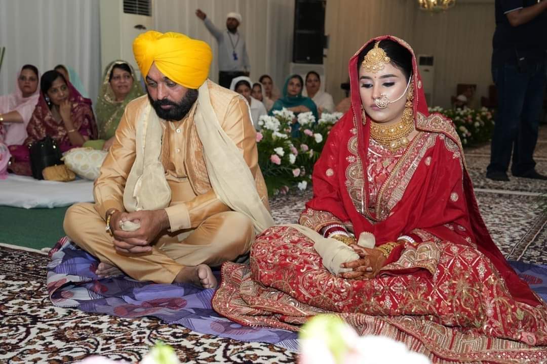 Congratulations #PunjabCM @BhagwantMann sahab on your wedding. 

Stay together & stay strong 💙💛
#BhagwantMannWedding #GurpreetKaur #PunjabCMWedding