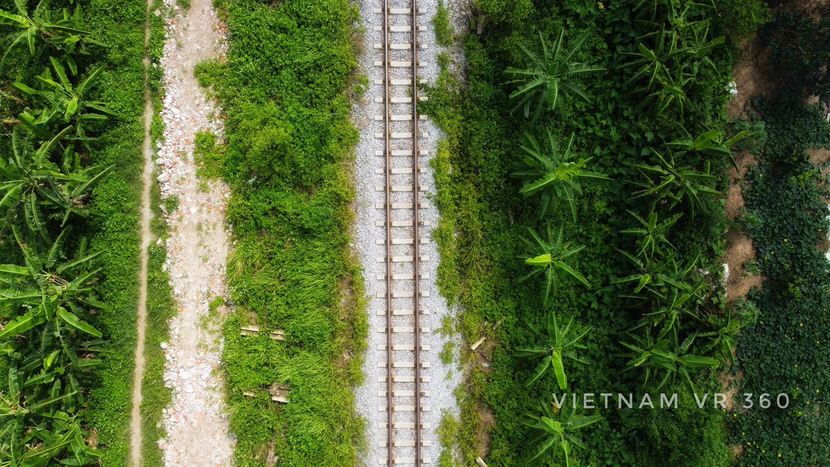 Đường ray tàu hỏa nhìn từ trên cao. #vietnamvr360 #vietnamtravel