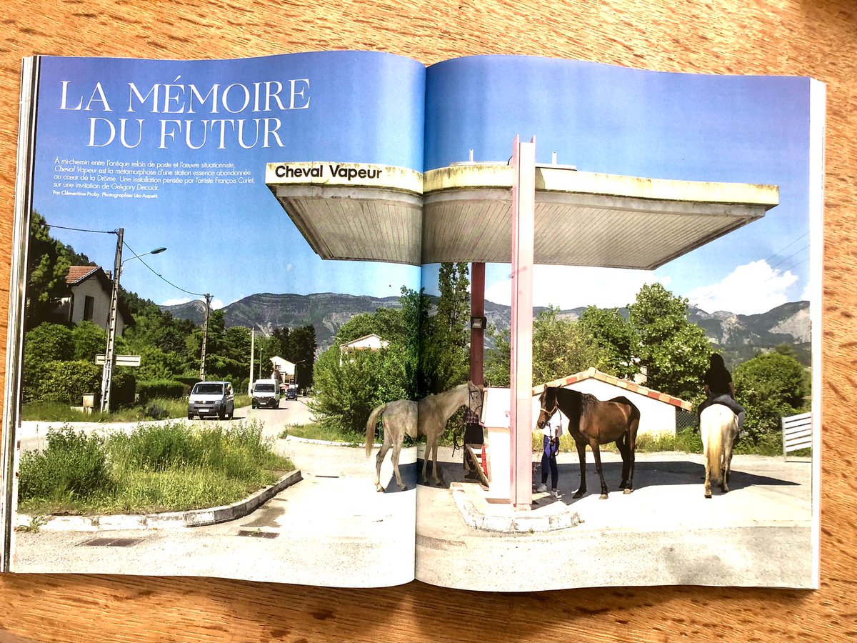 L’œuvre « Cheval Vapeur » par l'artiste François Curlet est toujours visible dans l'ancienne station-service de Vercheny dans la Drôme. À lire dans le numéro été 2022 de <a href="/Regain_Magazine/">Regain Magazine</a>. Un projet de drooM produit par l'<a href="/IACvilleurbanne/">IAC, Villeurbanne/Rhône-Alpes</a>.