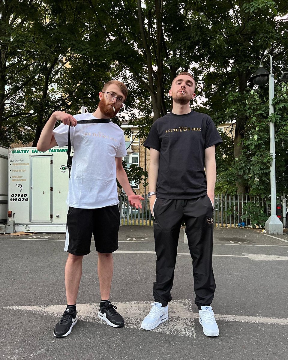 RollaPayback's tweet photo. SOUTH EAST SIDE T-SHIRTS👀☀️

Holla for yours📞💪🏻

Behind the scenes at @ReprezentRadio last night for @KirbyT_DJ show, alongside @DarkosStrife🙌🏻🔥

📸- @lewisdmedia 

SOUTH EAST SIDE IS OUT NOW ON ALL DIGITAL OUTLETS - CHECK THE MUSIC VIDEO LINK IN MY BIO🙌🏻💪🏻💎 https://t.co/D1iwQTZmqg