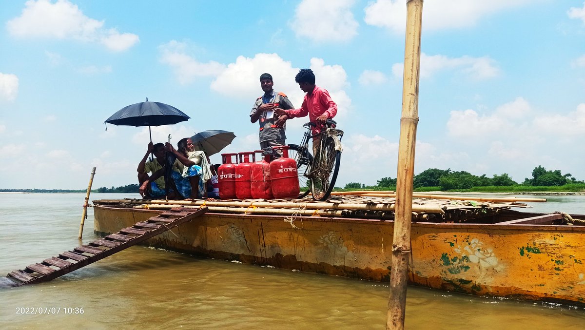 himiocl's tweet photo. It would give you a vivid idea about how staunch our stance is when it comes to energising the homes,Picture was taken at Kishanganj,Bihar,affected by incessant rain,while taking #LPG cylinders to be delivered by Madina #Indane.
@IndianOilcl @IOCL_BIHAR @Indane_BAO @ChairmanIOCL https://t.co/KnxpyKebf6