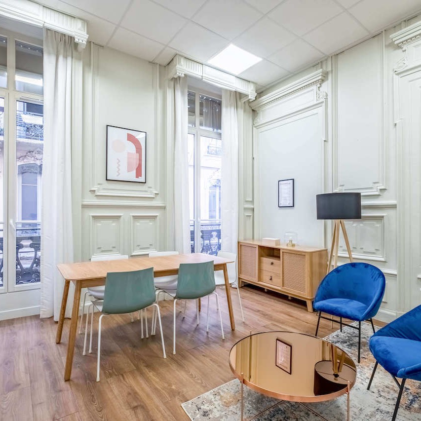 [PORTRAIT] Voici Marine 🙌  <a href="/cocoon_space/">Cocoon Space</a> 

80  espaces à #Paris &amp; #Lyon  av des salles privatives à louer, à l’heure ou à la journée, accessibles en totale autonomie grâce à des serrures à codes ⌨

👉neo-nomade.com/blog/cocoon-sp…

#rh #réunion #management #travailhybride