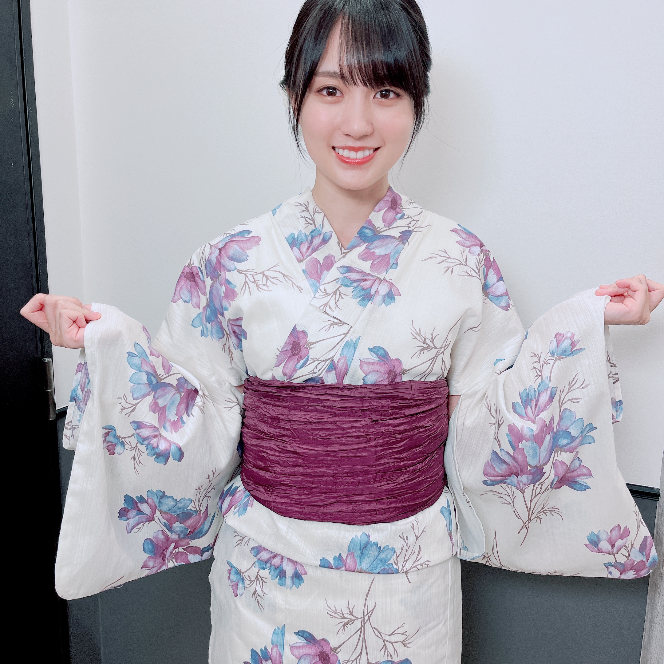 乃木坂46賀喜遥香 1st 写真集 「まっさら」好評発売中【公式