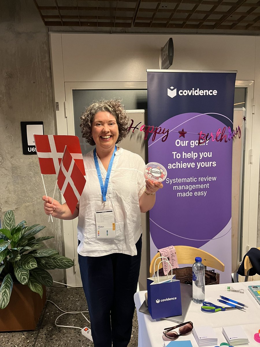 anne_melbye's tweet photo. Helen from @Covidence is celebrating her birthday here at #LIBER2022. Cake and drinks at 15 o’clock🇩🇰🇩🇰 https://t.co/jrwHBwdyrb