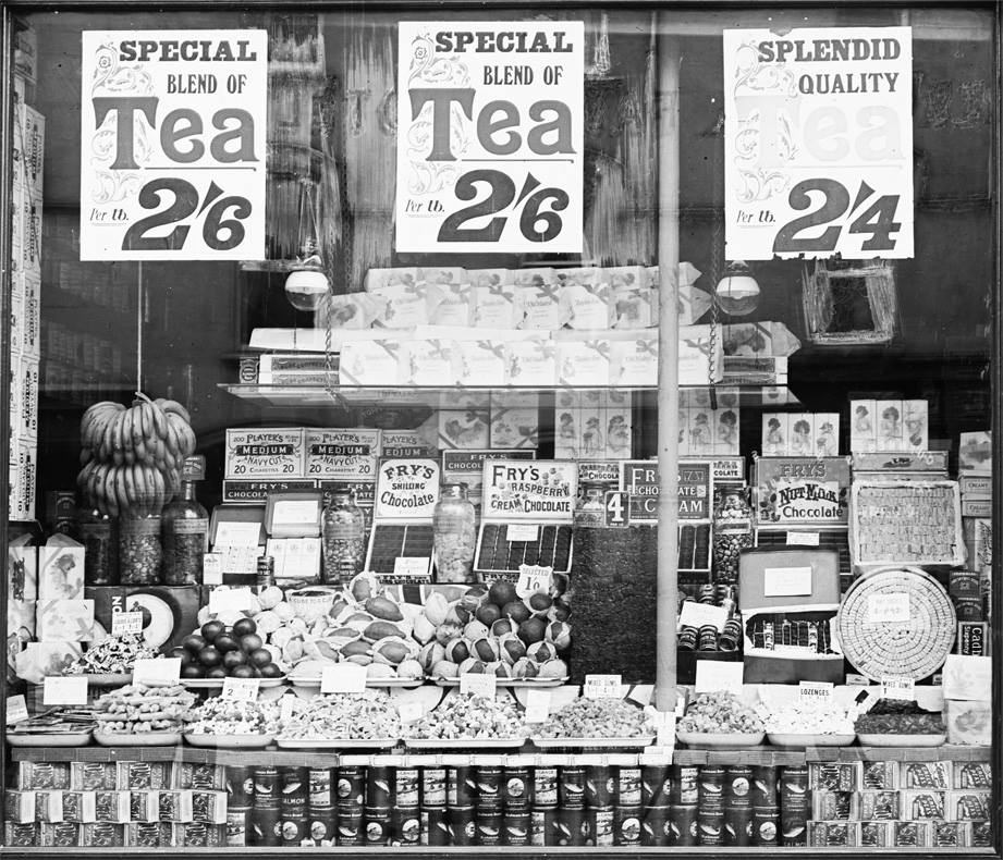 July 7th is #WorldChocolateDay (not that we need an excuse…) 🍫

From our collections, dated June 1916: a delicious display in the window of Mortimer's #grocers and #confectioners on Bridge Street in #Waterford.

catalogue.nli.ie/Record/vtls000…