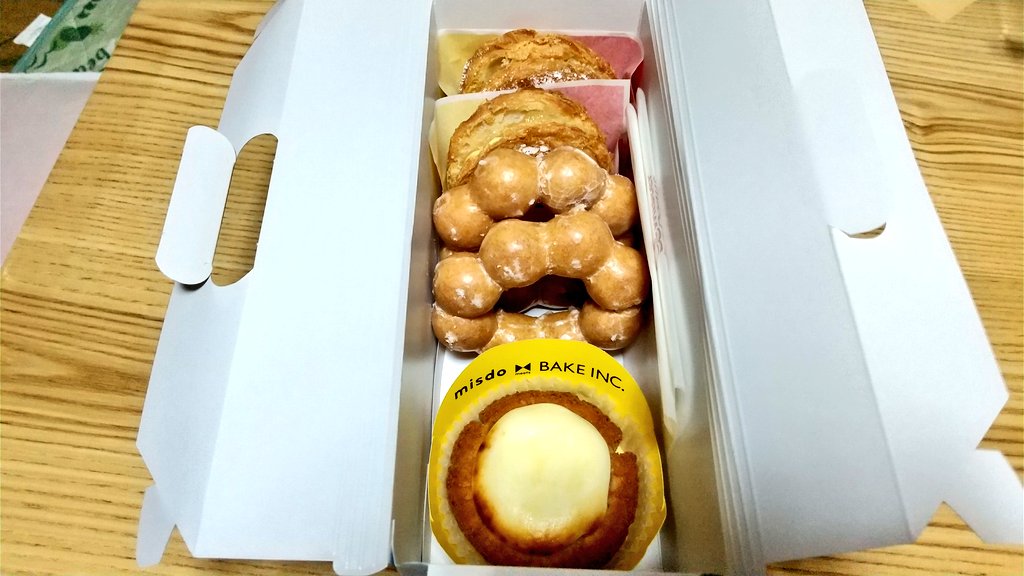 aya_1117_sweet's tweet photo. ミスドさんの新商品がこんなに早く買えるなんて思ってなかったから
嬉しい🥰
いつ食べようかな😋💡
❥•••ポン・デ・リング
❥•••チーズタルト🧀
❥•••クロワッサンドーナツ
アップルカスタード🍎
❥•••クロワッサンドーナツ
レモンカスタード🍋
#ミスド
#BAKEINC
#RINGO https://t.co/AkY5uHvmqn