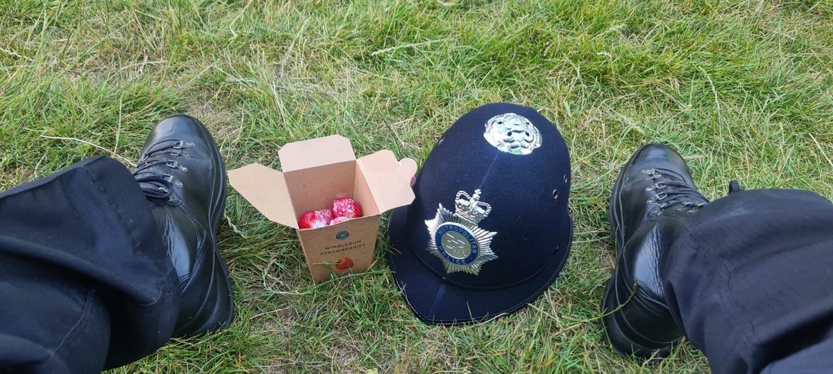 MPSMerton's tweet image. Keep an eye on your strawberries!  🍓🍓

🎾 While at Wimbledon, please keep an eye on your belongings (especially your berry produce!) for light fingered crooks!

We are there to assist, put never leave your belongings unattended.

hmmmmmmm berries....