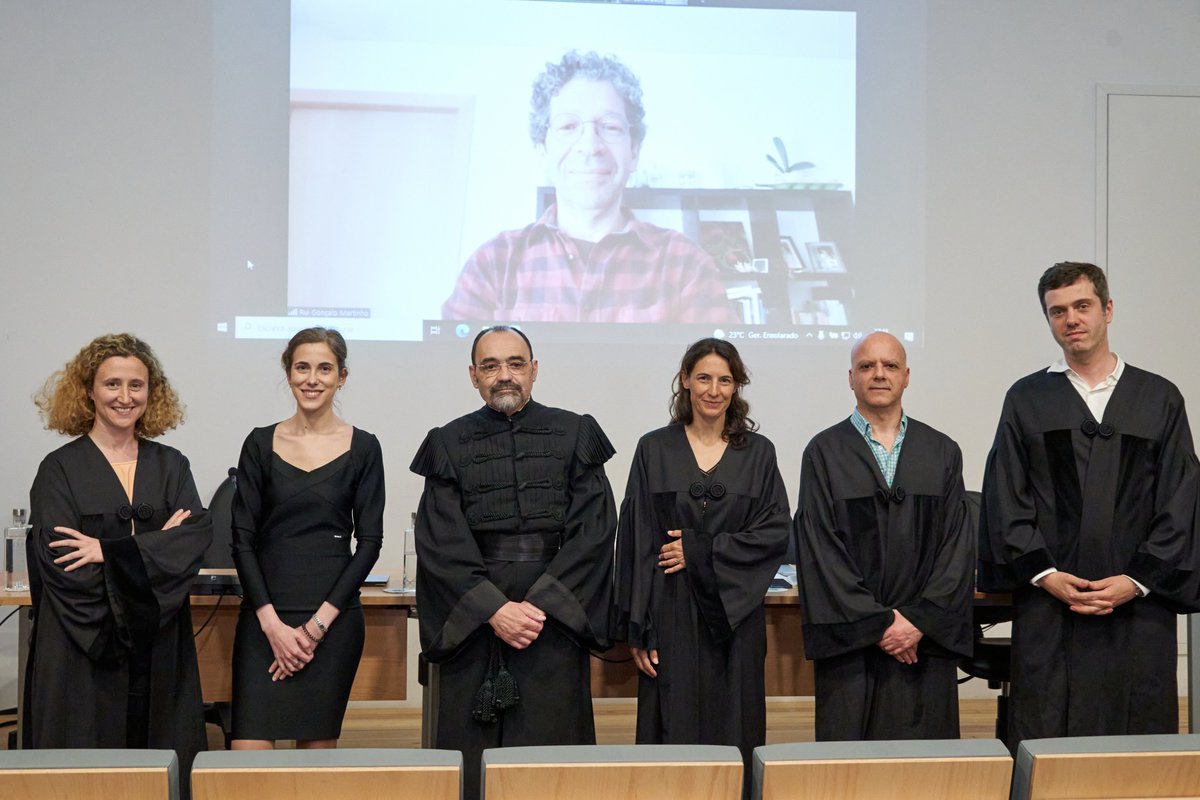 nova_medschool's tweet photo. Congratulations to Doctor Graça Marques for successfully defending her #phd thesis in #MechanismsofDisease and #RegenerativeMedicine👏👩🎓
Her #research was supervised by Catarina Homem, principal investigador @TheHomemLab, at #iNOVA4Health #NMSResearch .
Best wishes 🤩🙌 https://t.co/8r5RmYYFiS