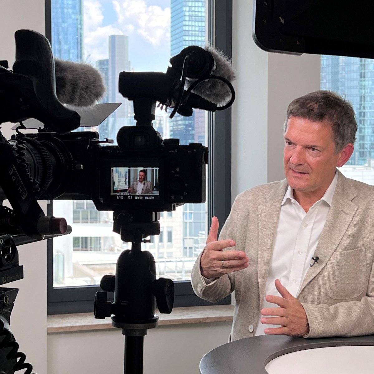 📺 Wieso ist Gas so wichtig für die chemische Industrie? Welche Rolle spielen Chemieprodukte in unserem Alltag? Welche Auswirkungen hat ein Gasmangel auf unsere Gesellschaft? Darüber spricht unser Hauptgeschäftsführer <a href="/GrosseEntrupVCI/">Wolfgang Große Entrup</a> heute Abend ab 21:45 Uhr bei <a href="/ARDKontraste/">Kontraste</a>.