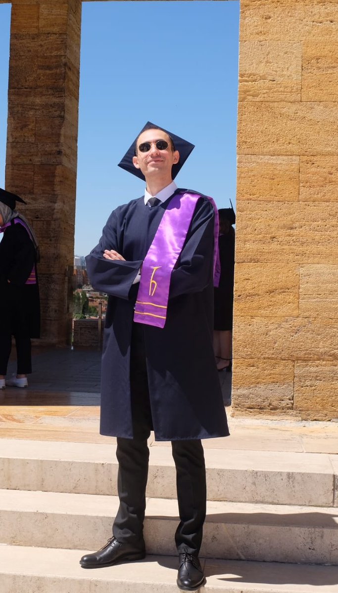 bugratrkoglu's tweet photo. Yüzümdeki mutluluktan da görüldüğü üzere ben bugün Hekim oldum.
#ANITKABİR #hacettepetıp #VeniVidiHacettepe https://t.co/i5Gfy65cpB