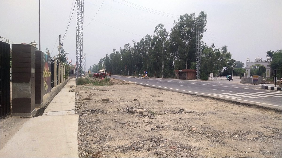 amitsaini2014's tweet photo. @sepwdkaithal @dckaithal @HaryanaPwd @anilvijminister @cmohry Respected Sir,The contractor has lifted the soil from both the sites of the road! Due to which, while coming inside and leaving the marriage palace, the bumpers of the cars are damaging. https://t.co/z2KLCBBCbP