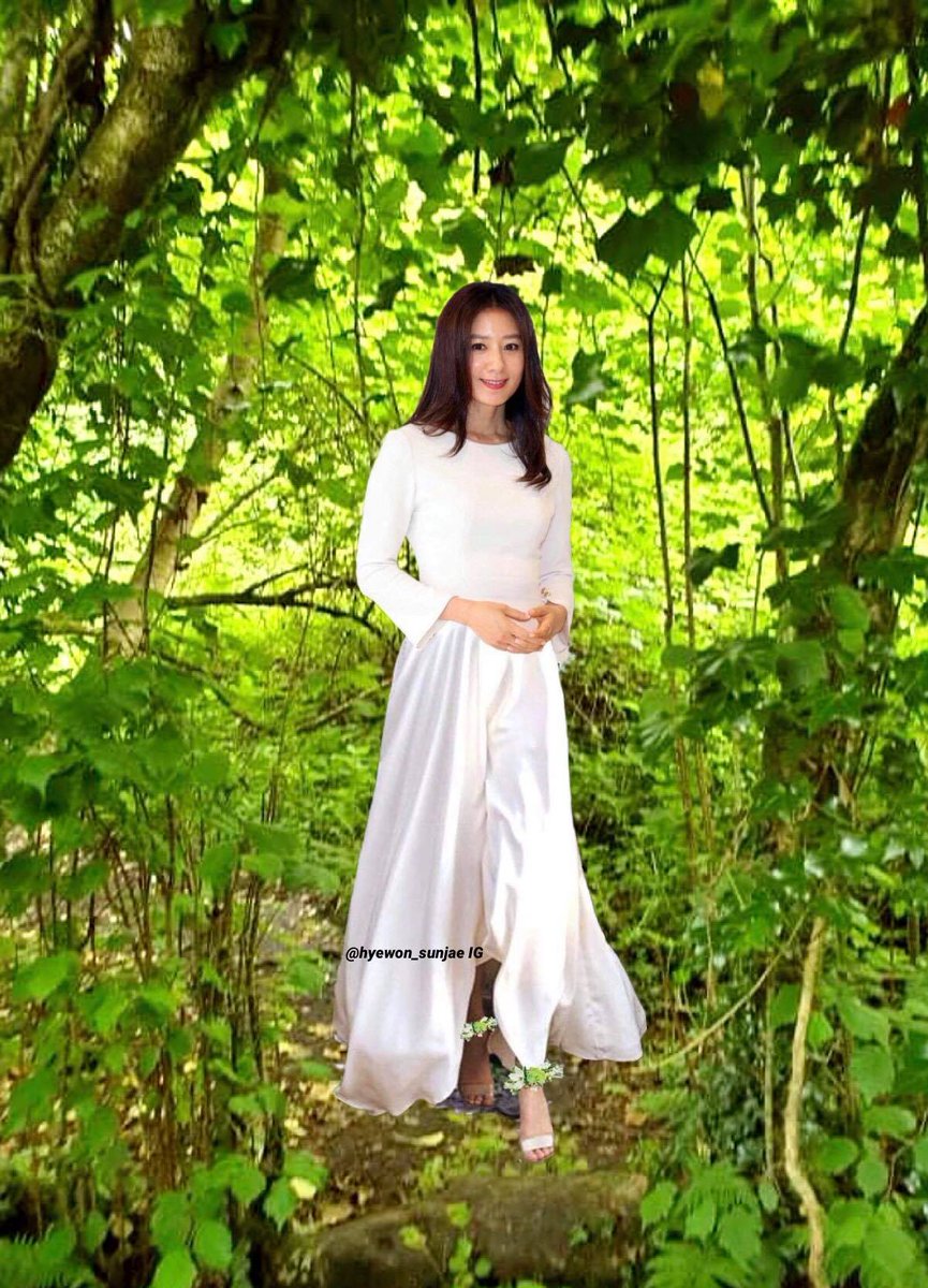 Penshim1's tweet photo. #hyejae @seeksik Re-working 'Hye-jae: Book 4 - New Worlds' brings such joyful pleasure, especially in the company of these beauties in the heart of the 'Glen of the Faeries' - thank you for the artistry @TessAngeles6 https://t.co/IOIgj7bKGE💞 @Penshim1 https://t.co/ys6o8U4av2