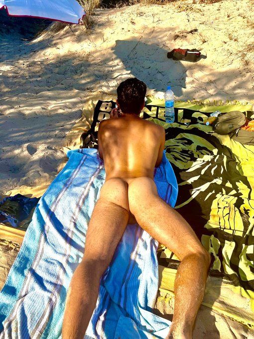 ⛱️ @RobbieRojo  #Malebum https://t.co/5nbNBPZf9F<a class="tags" href="/tag/robbierojo">@robbierojo</a><a href="/tag/malebum"class="tags">#Malebum</a>