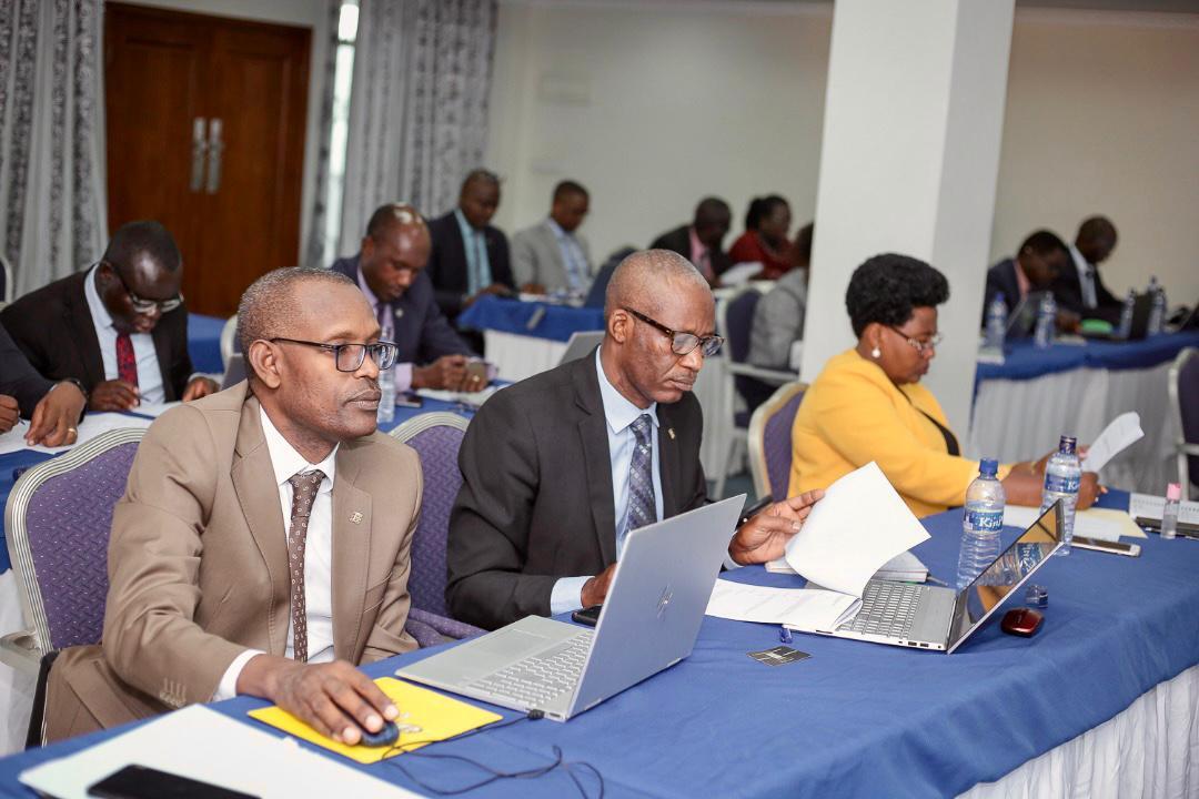 IngoMagazine's tweet photo. Monsieur Jonas Siliadin, Président de Carmen Dall, estime que la @bancobu devrait de plus en plus s’inscrire dans une organisation axée sur le mode projet et développer des programmes de conduite de changement dans ce sens.
#Banquedigital
#Burundi
#Bankleader
#Finance
#ingomag https://t.co/nCY8hU8KeV