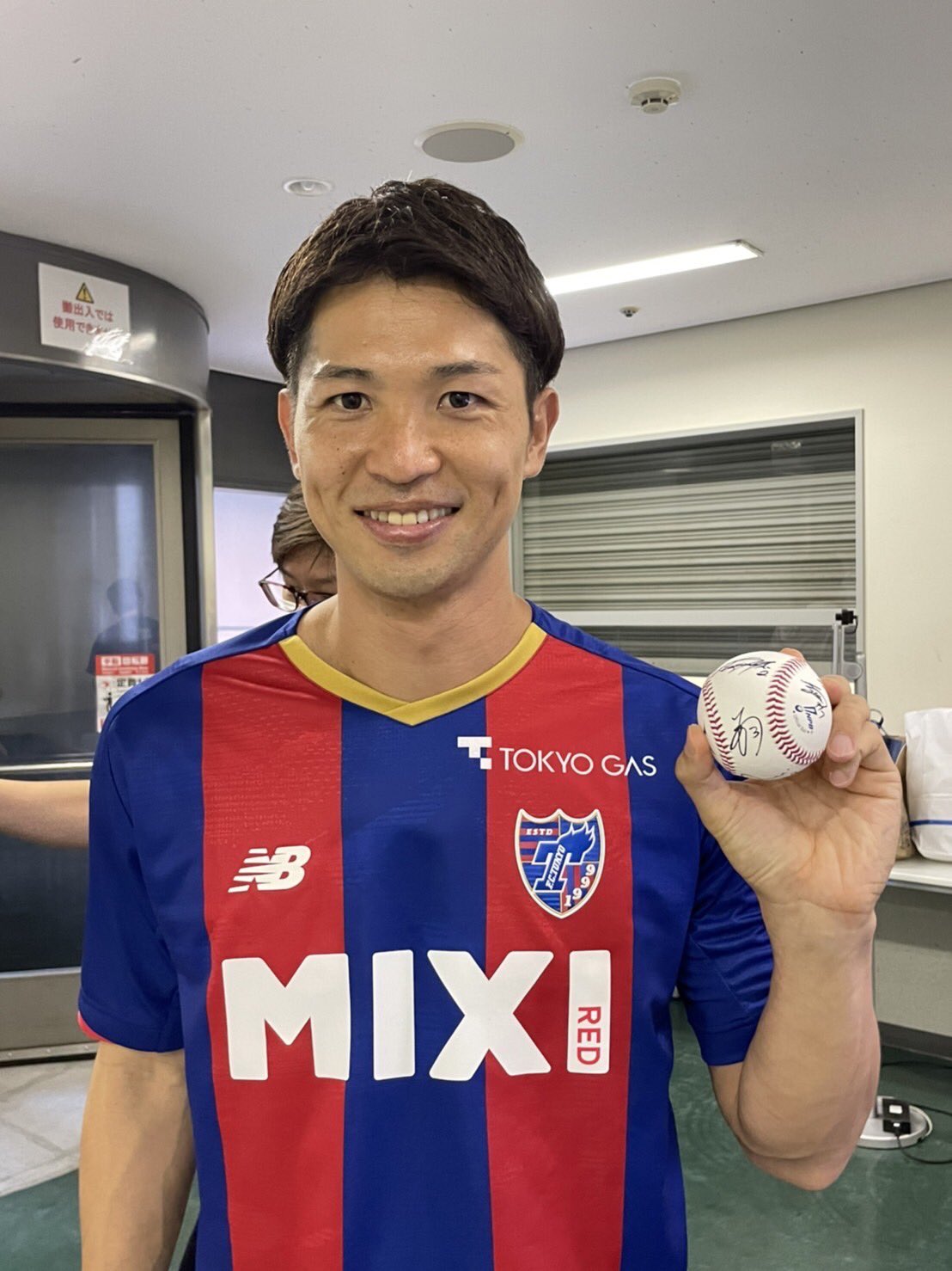 Fc東京 公式 Lifewithfctokyo 本日 東京ドーム にて行われる 読売ジャイアンツ Vs 東京ヤクルトスワローズ の試合で始球式に参加する 森重真人 選手 キャップ ストライク投球お願います Fctokyo Tokyo T Co