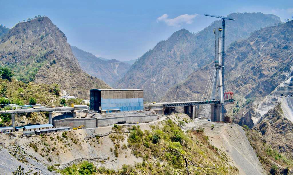 AshwiniVaishnaw's tweet image. A future-ready 🇮🇳

Nation&apos;s first cable-stayed rail bridge, Anji Khad bridge connecting #Kashmir.