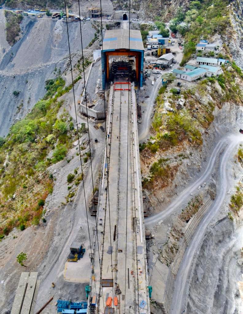 AshwiniVaishnaw's tweet image. A future-ready 🇮🇳

Nation&apos;s first cable-stayed rail bridge, Anji Khad bridge connecting #Kashmir.